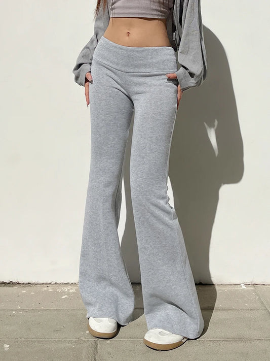 Pantalon de jogging femme gris, slim, taille basse, évasé, simple et basique.